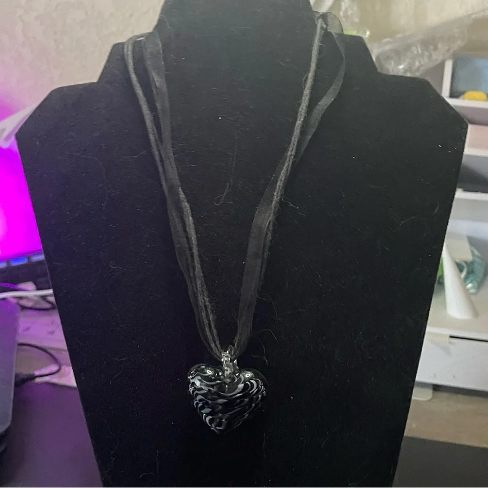 New Handmade Zebra Glass Blown Heavy Heart Gothic Velvet Lace Chocker Necklace